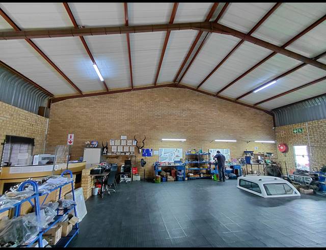 1,743M² BUSINESS FOR SALE IN MOKOPANE CENTRAL